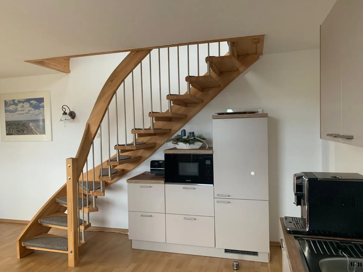 Holztreppe zur Maisonette